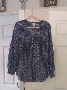 cabi TeAmo (Love In Many Languages)Script-Print Long Sleeve Top in Blue & White
